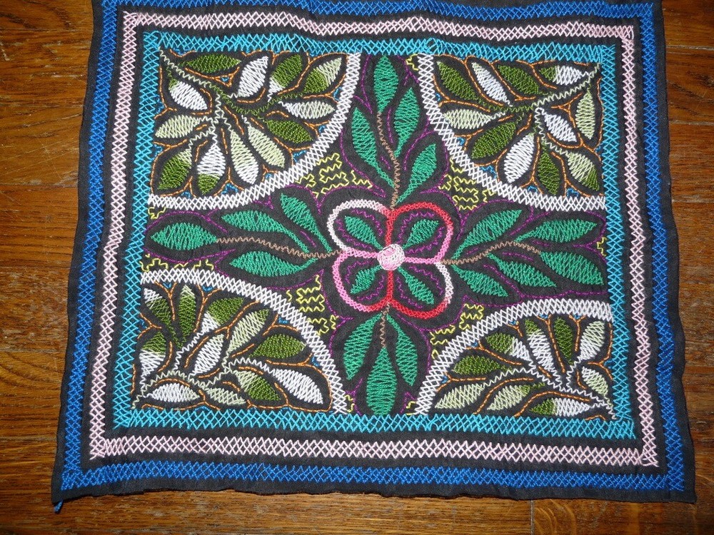 SHIPIBO PERU AMAZON INDIAN SMALL EMBROIDERED CLOTH #2
