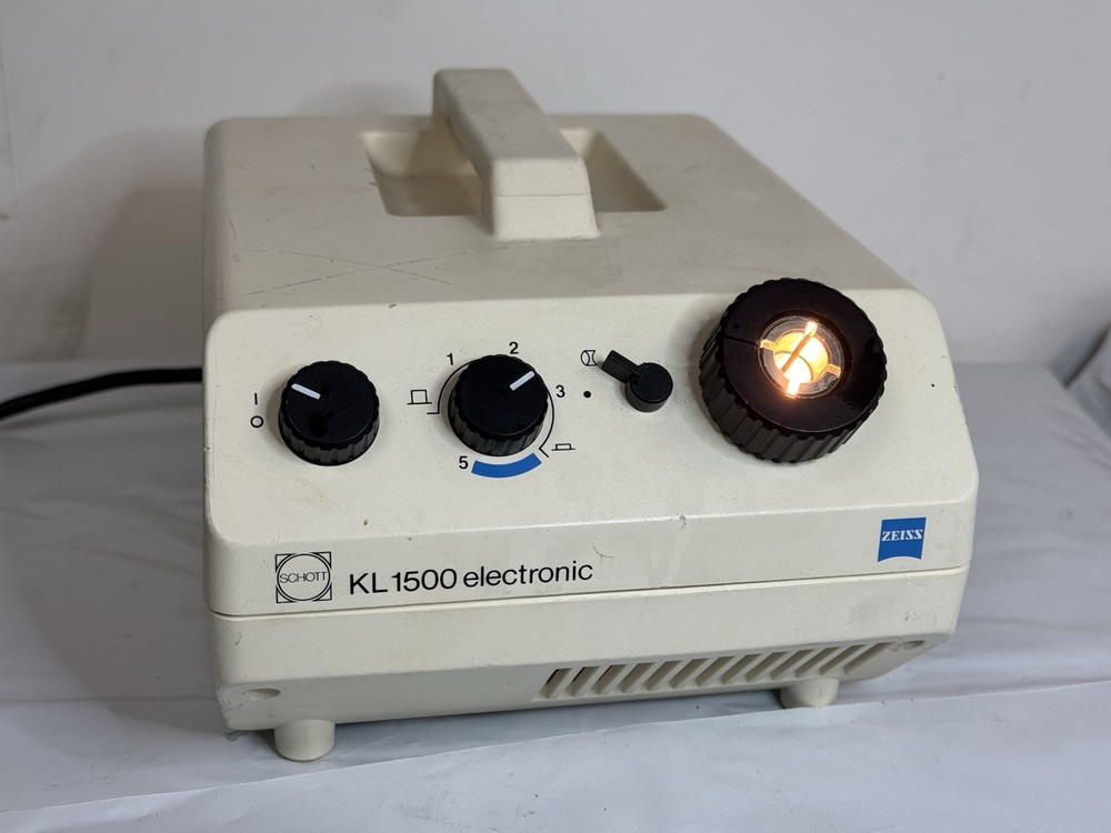 Schott KL1500 Electronic Microscope Fiber Optic Light Source