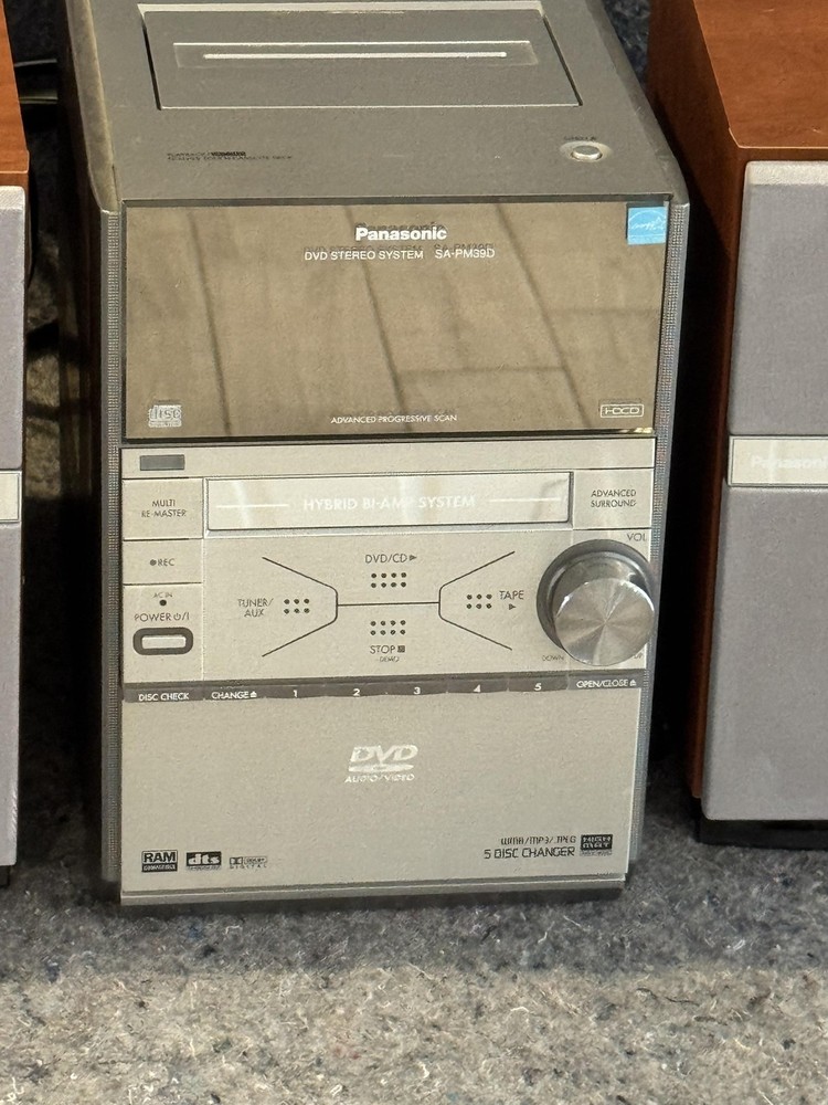 Panasonic SA-PM39D DVD Stereo System 5 Disc CD Changer AM/FM Silver + Speakers