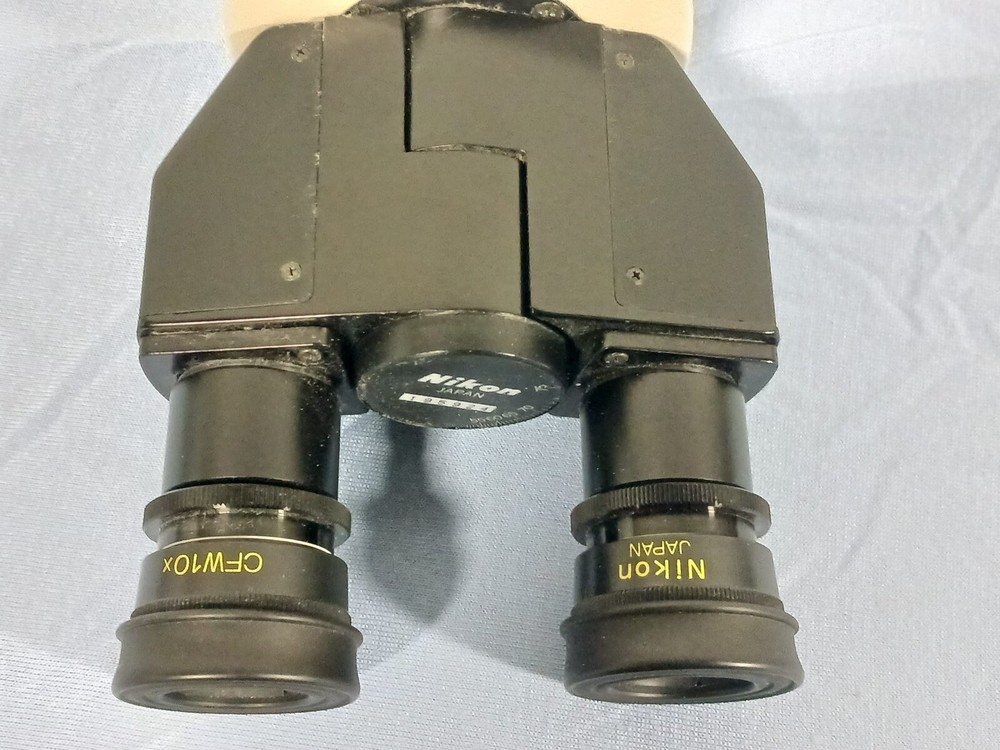 Nikon Microscope Head 195924 w/ Eye Pieces