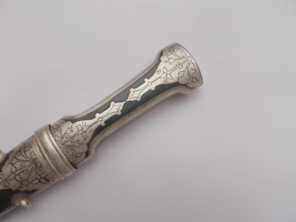 A MUGHAL SILVER KOFTGARI CEREMONIAL DAGGER, KHANJAR 12"