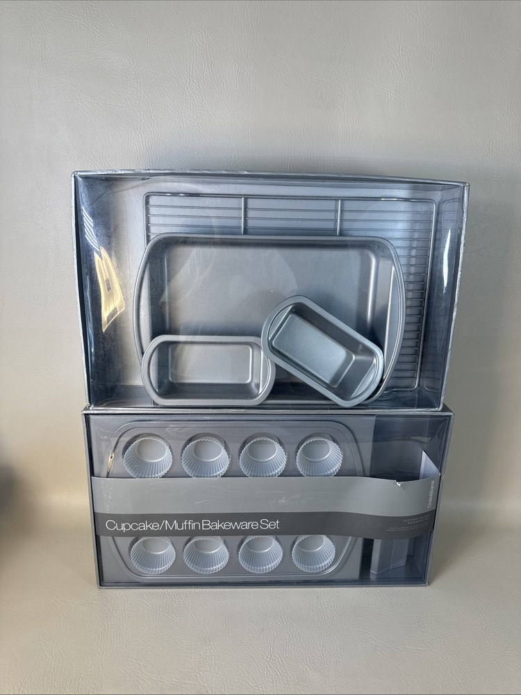 Crate&Barrel Cupcake/Muffin Bakeware Set