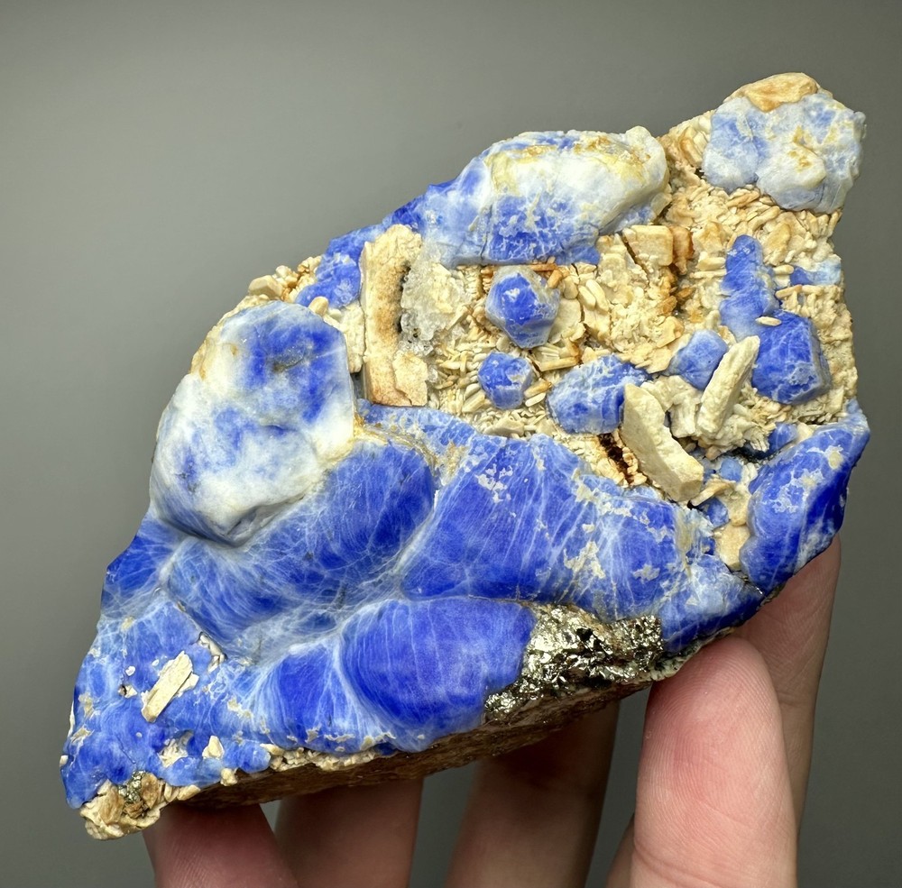 695 Gr. Fluorescent Phosphorescent Blue Hackmanite Crystals Cluster, Forsterite