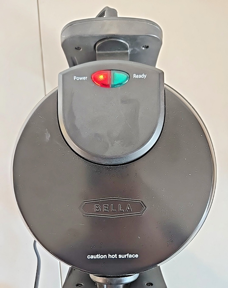 BELLA TSK-2126W CERAMIC ROTATING BELGIAN WAFFLE MAKER