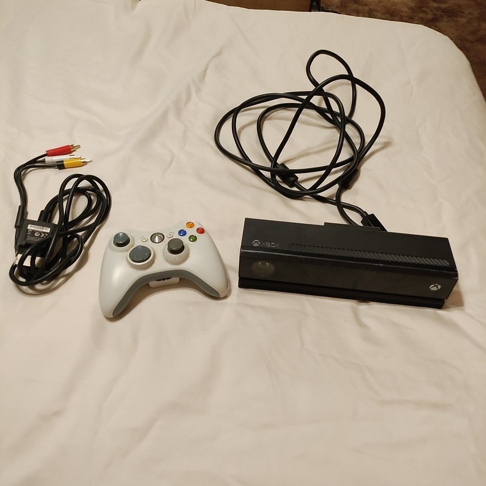 Microsoft Xbox One KINECT Connect Sensor Bar Camera Bundle Controller/Cable Mix