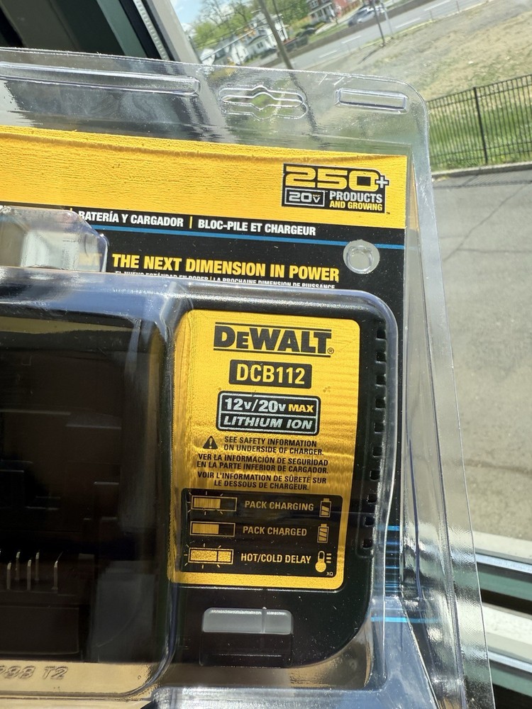 New DEWALT 20V Circular Saw Kit w/ POWERSTACK Battery & Charger