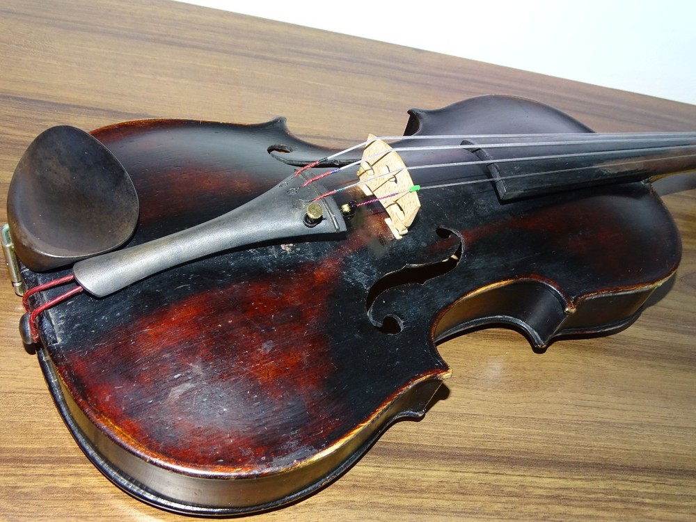 VIOLIN WITH LION HEAD - labelled JACOBUS STAINER (Nr. 522)