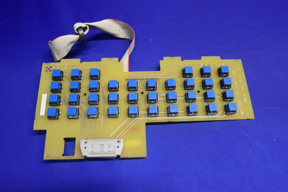 USED MICROS 2700 (2000 SERIES) System Unit Keyboard PN 400392 TESTED