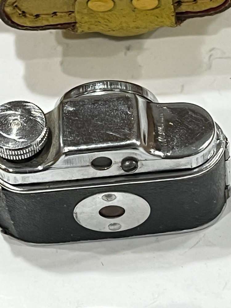 2 Tiny Vintage Collectable Cameras; Snappy-Made In Japan Untested