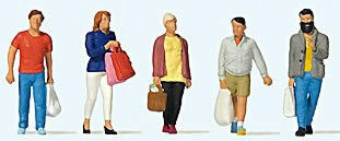 Preiser 10673 HO Scale Shoppers -- pkg(5)