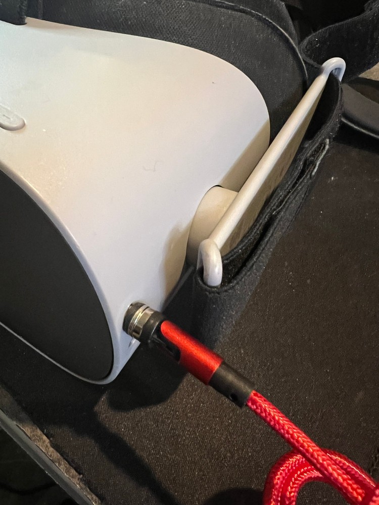 Oculus Go with controller - spare strap and foam mask lining - working - reset