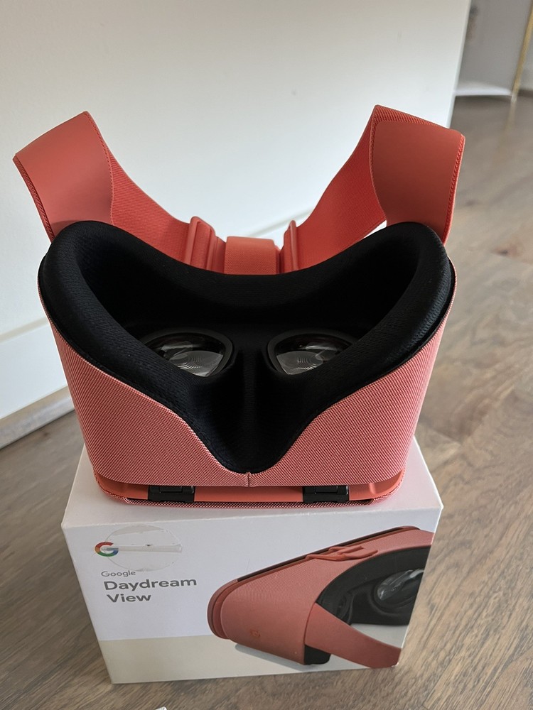 Google Daydream View Virtual Reality Headset VR w/Controller