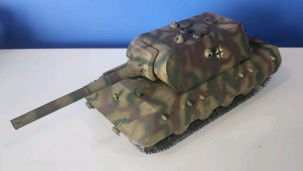 1/35 German E-100 Super Heavy Tank – Built & Painted Model