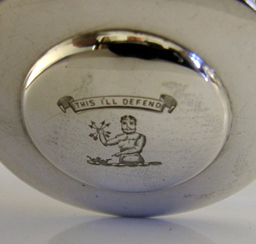 MAC FARLANE FAMILY CRESTED SOLID SILVER BOX 1901 ANTIQUE MACFARLANE