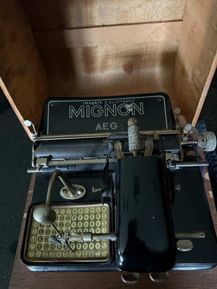 Rare Mignon Model 4 Index Typewriter w/original cover Serial #221868.