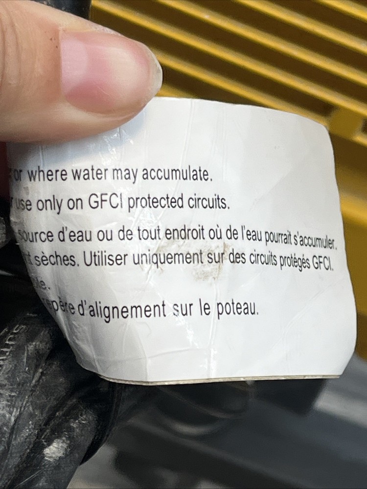 utilitech 1500-lumen portable work light. Used. {53}