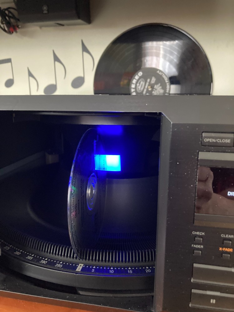 Sony CDP-CX400 MegaStorage 400 CD Changer. Pristine condition.