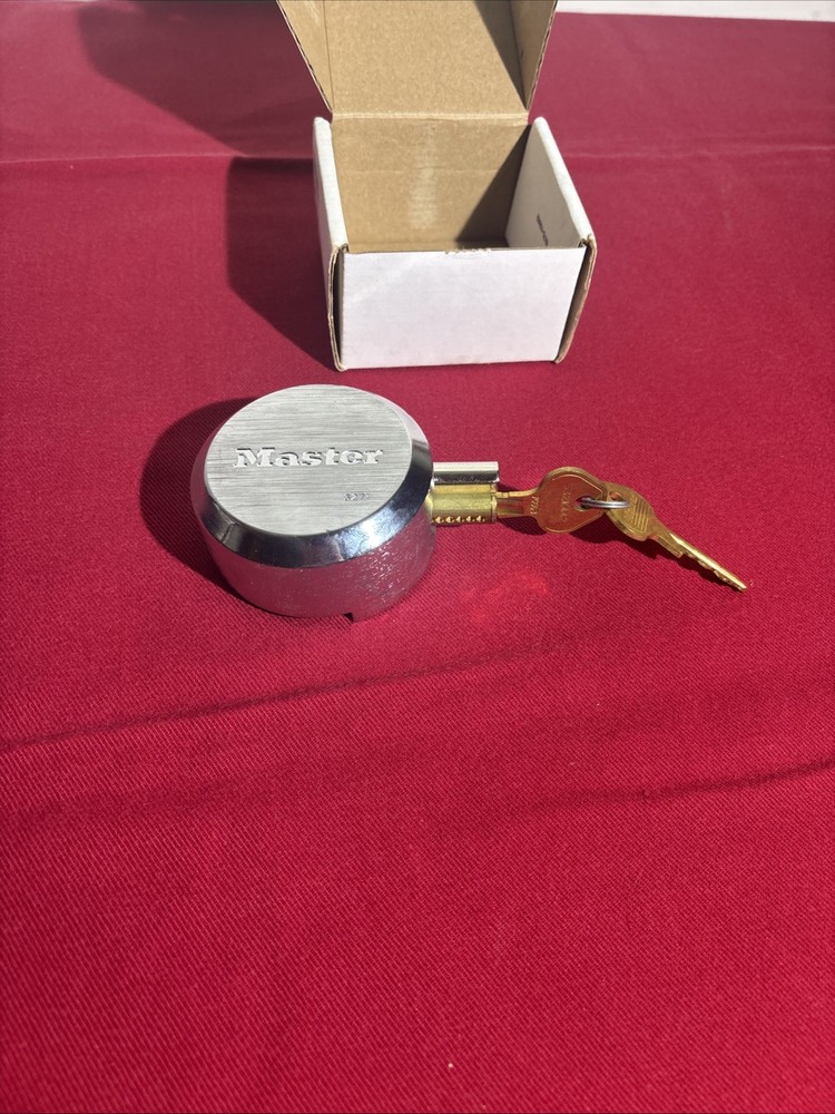 Master Lock 6271 Keyed Padlock - FREE SHIPPING.