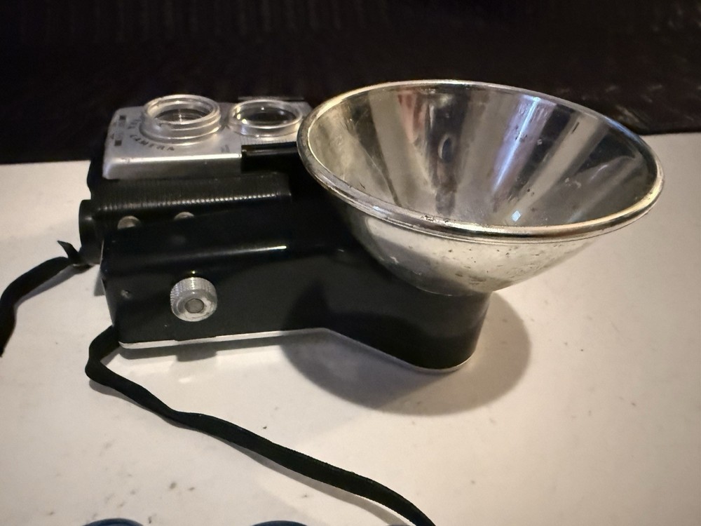 Kodak Brownie Starflex 25T Camera + Flash & Bulbs Untested
