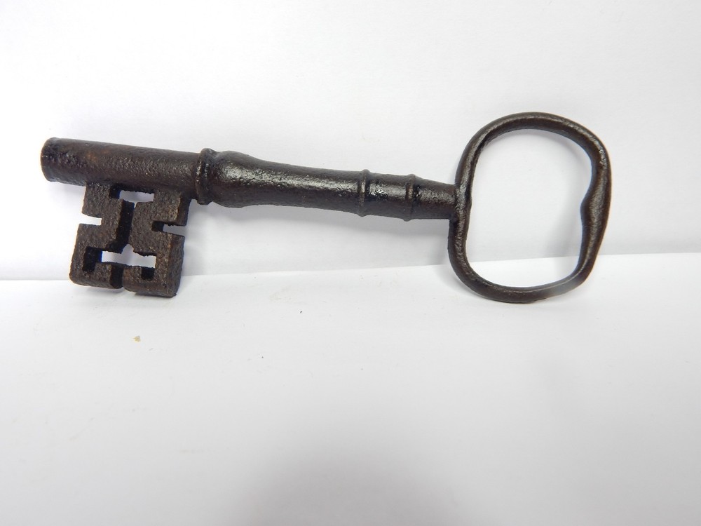 19c Victorian 5 inch Bridge Ward Lock key Wire Bow original