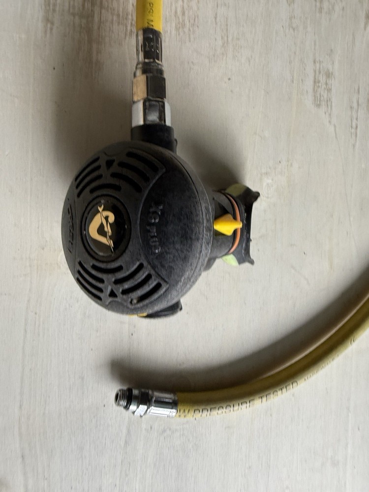 Cressi XS Plus Regulator With Hose