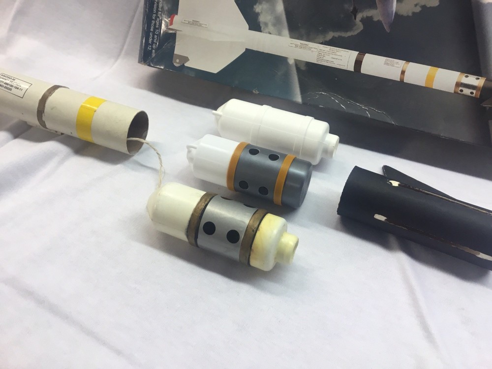 Estes Sidewinder Parachute plug-Replacement Pre-painted For Flying Scale Model