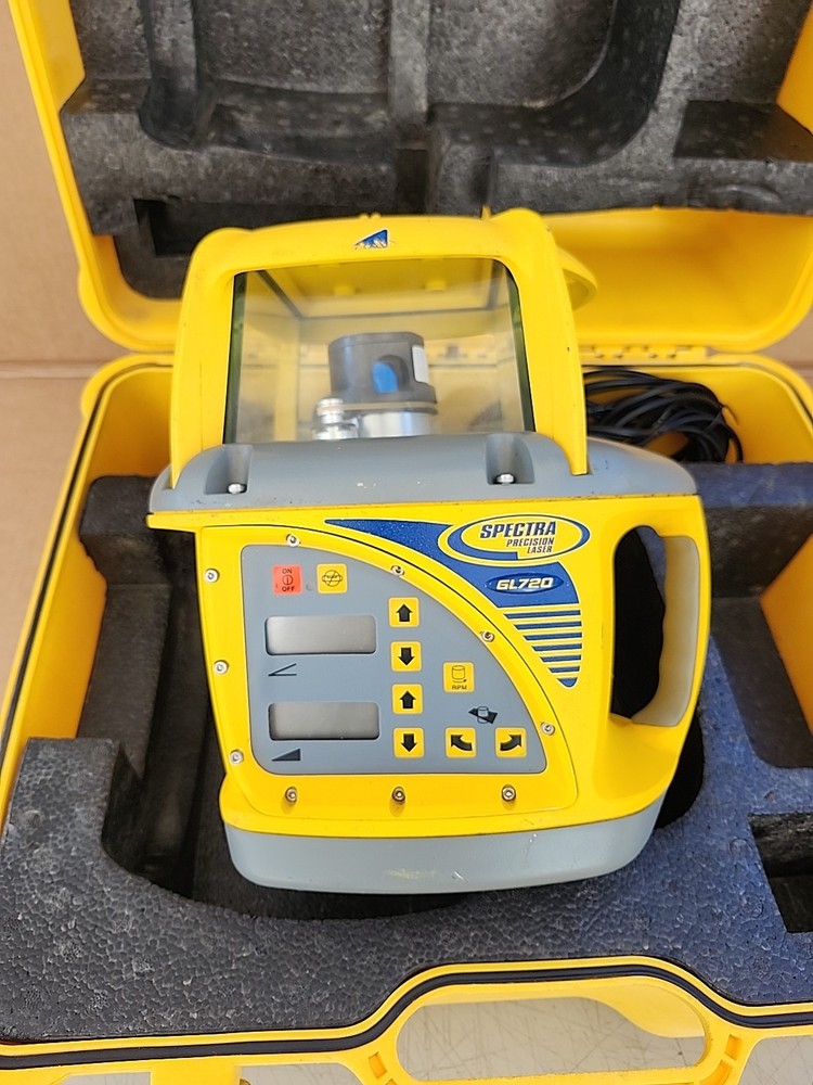 SPECTRA PRECISION LASER GL720 WITH CASE & CHARGER