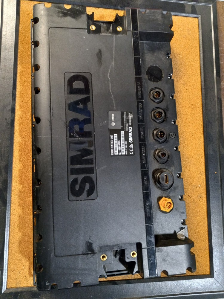 Simrad R3016 16" Radar Display WITH FRONT COVER NICE LCD