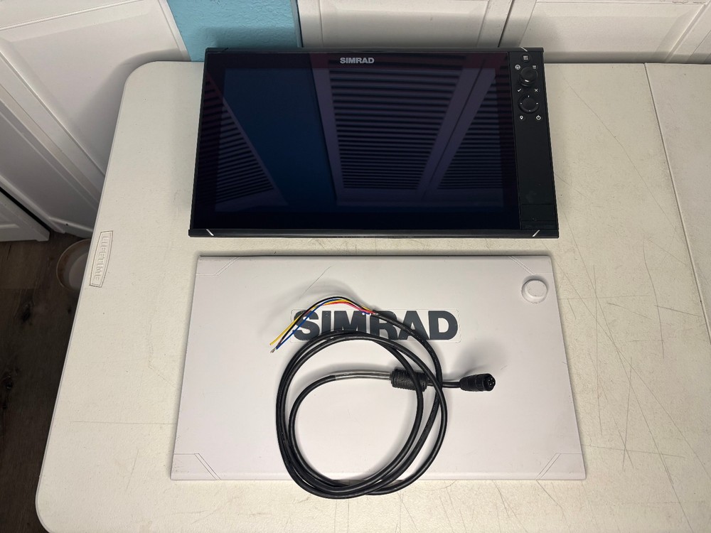 Simrad NSS16 evo3 16” MFD Chartplotter Fishfinder Multifunctional Display