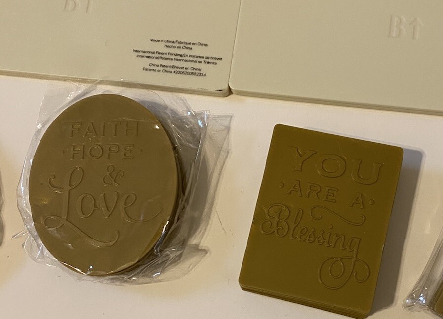 Anna Griffin Cricut Cuttlebug Assorted Embossing Frame Folders And Sentiments #1