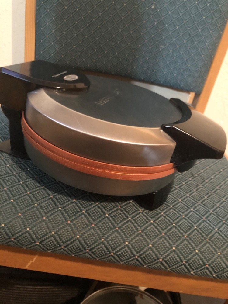 Farberware Single-Flip Nonstick Waffle Maker - Crome