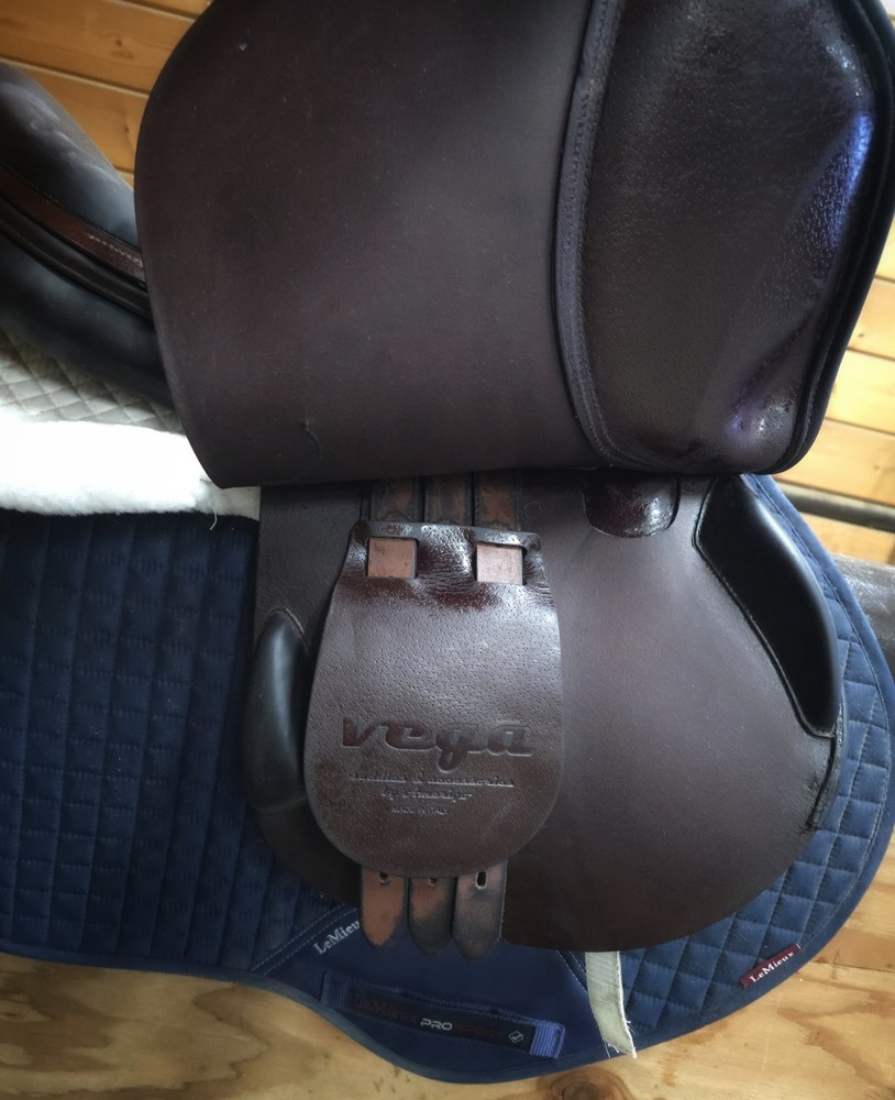 Amerigo Vega Jump Saddle 18"