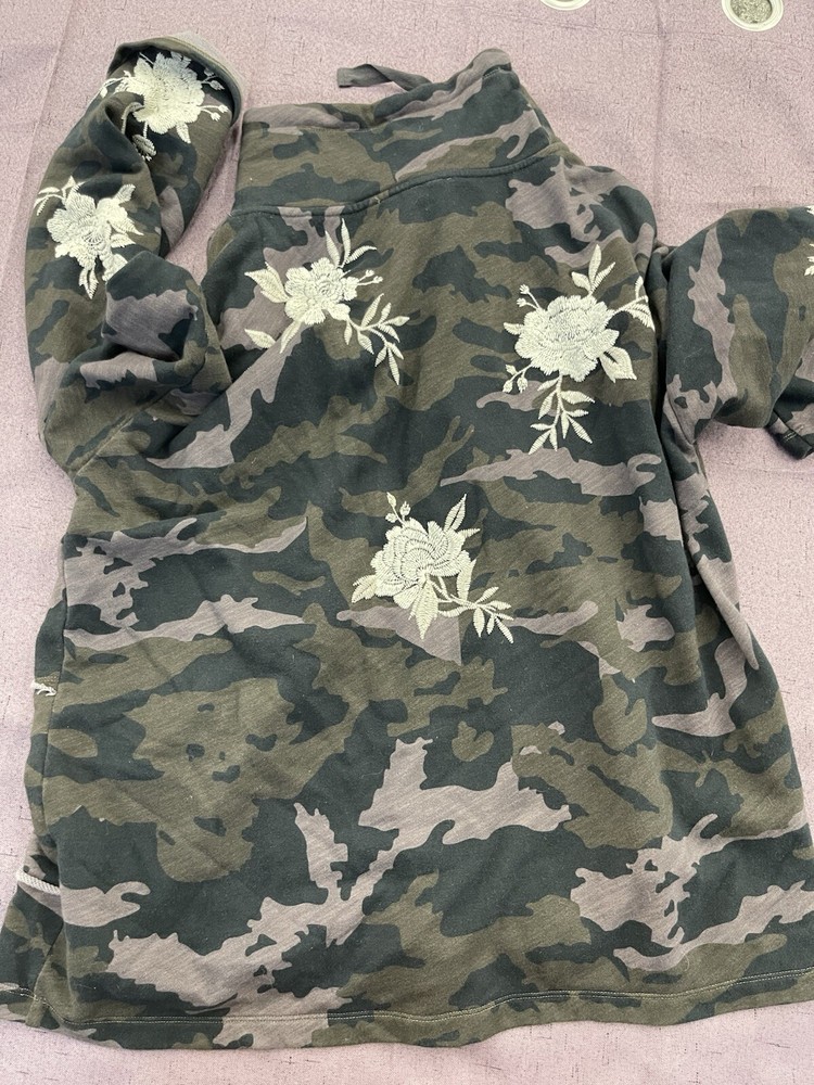 Johnny Was Camo Embroidered Pullover L H12