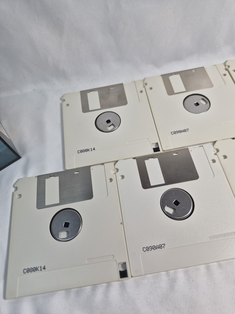 MICROSOFT WINDOWS White 3.5" DISKS SOFTWARE SETUP DISKS 1-7 VERSION DOS 3.0-1985