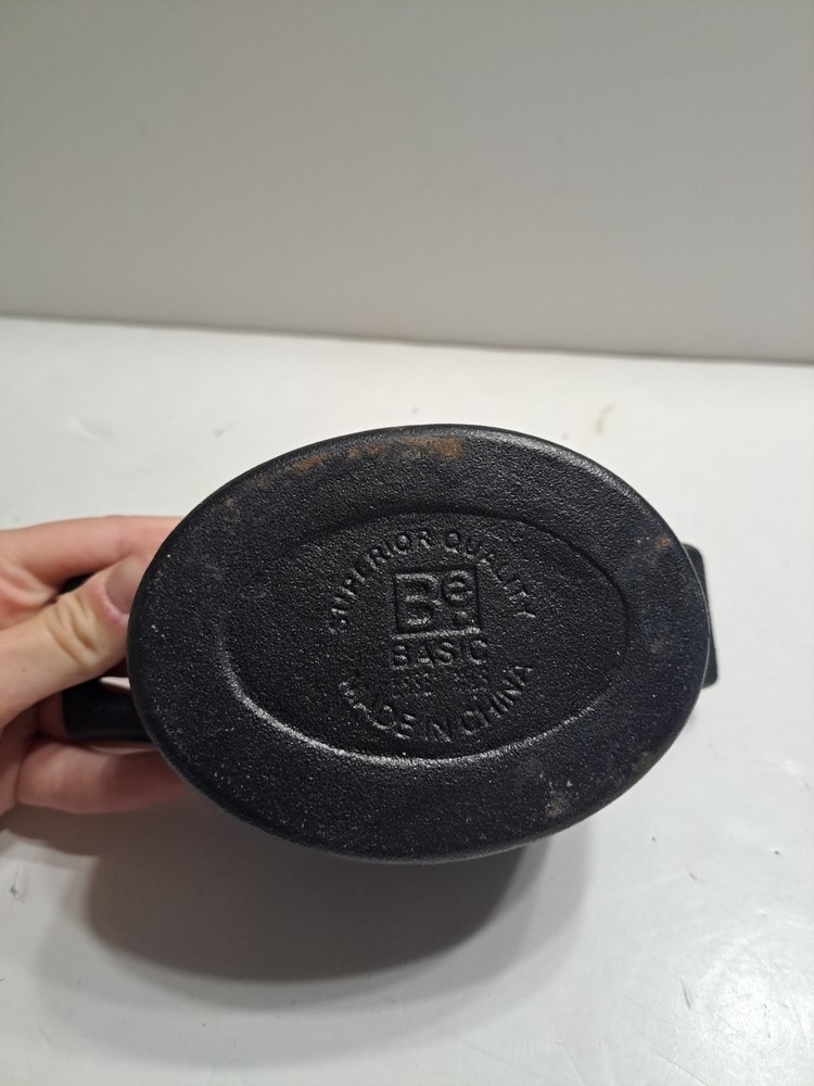 Small Be. Basic Cast Iron Dutch Oven With Lid