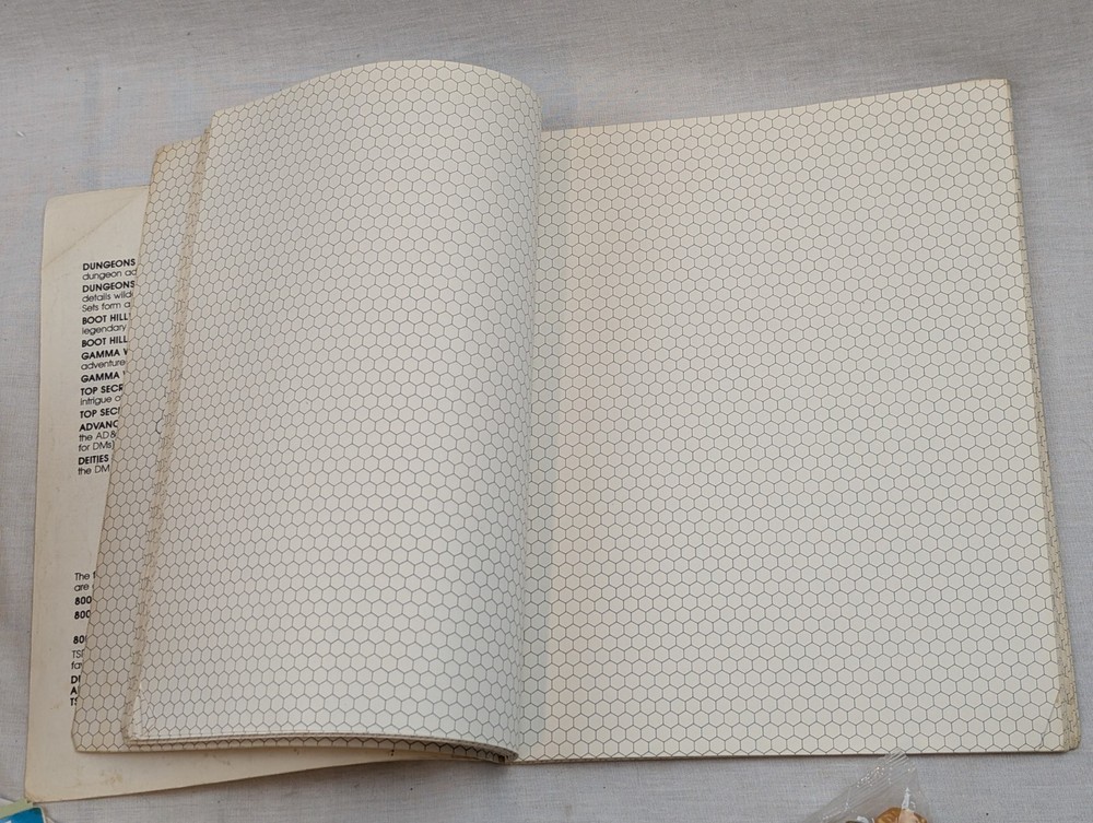 HEXAGONAL MAPPING BOOKLET #8007 1981 D&D TSR Dungeons Dragons Adventure + dice