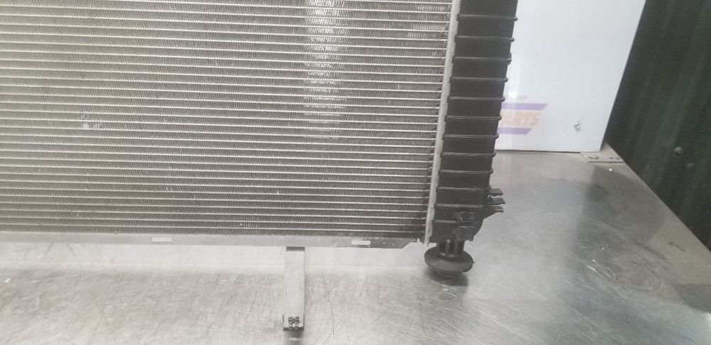 18 GMC YUKON XL 5.3L RADIATOR