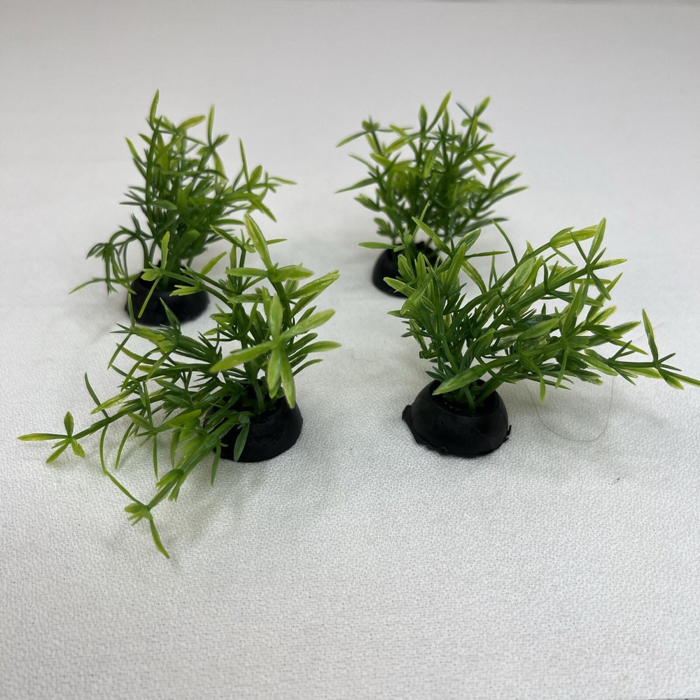 4 PC Xunyee Plastic Aquarium Plants