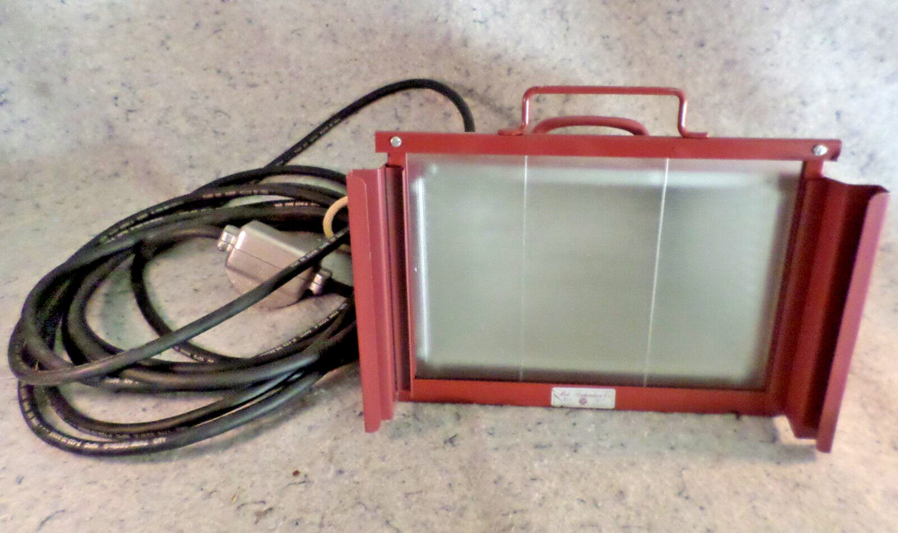 Mole-Richardson 1000 Watt Molequartz Broad Light (120 AC) (READ Listing)