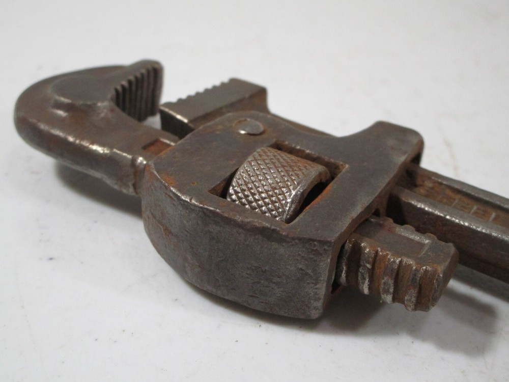 VINTAGE STILLSON WOOD HANDLE 8" PIPE WRENCH