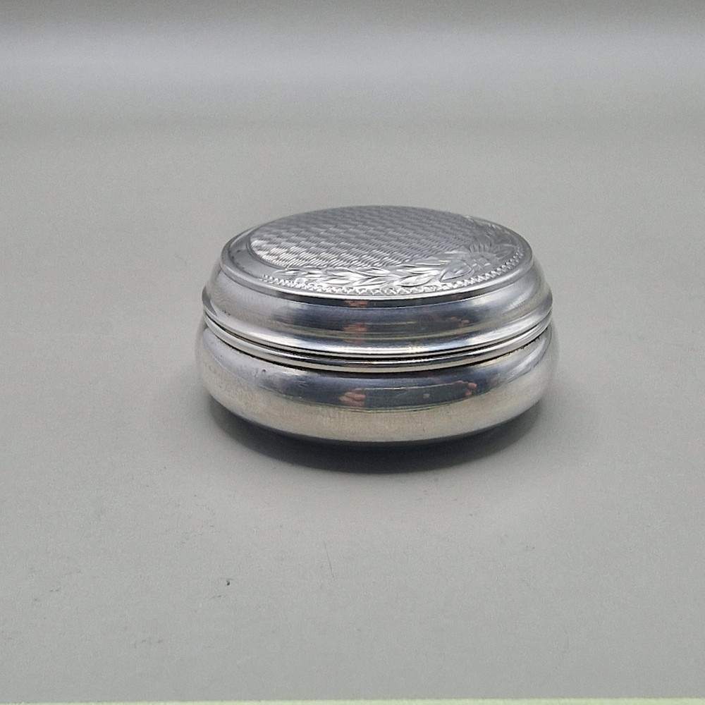Superb Solid Sterling Silver Snuff/Pill Box by W I Broadway & Co Birmingham 1996