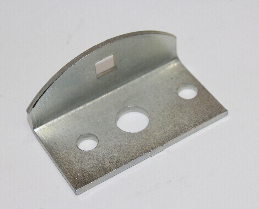 EZ Loader Galvanized 90 Degree 9/16" Hole Bunk Mounting Plate part #250-024174