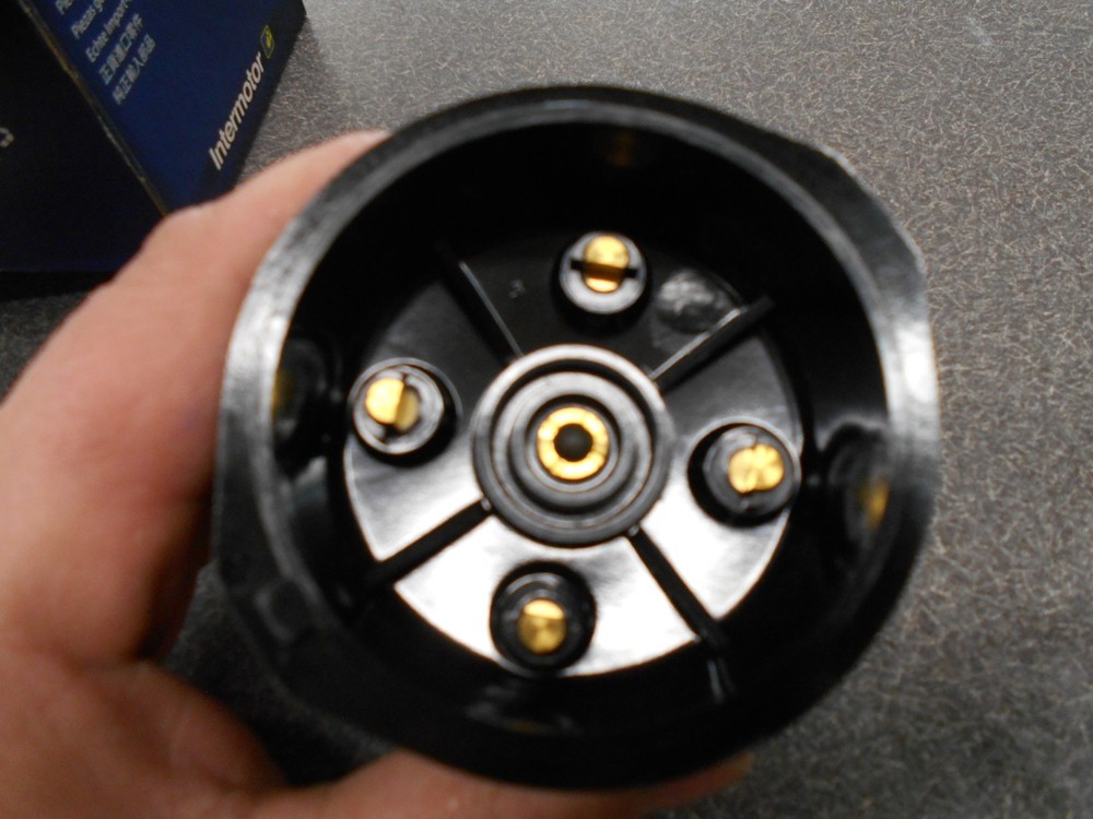 Standard DR405 Distributor Cap with Brass terminals, NOS!