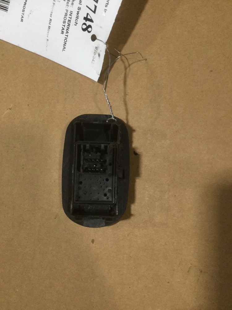 INTERNATIONAL Prostar Door Electrical Switch Tag# 1057748