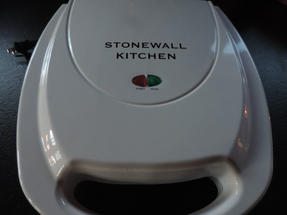 Electric Stonewall Doughnut  Maker Excellent Condition