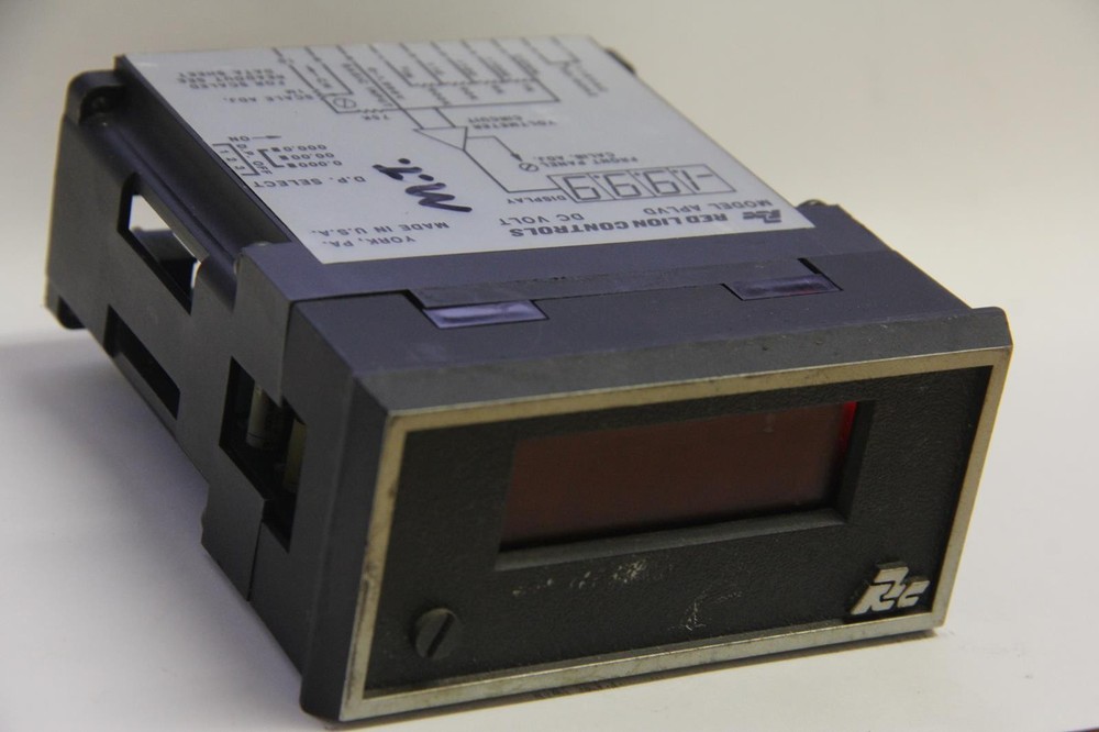 RED LION CONTROLS APLVD Panel Mount Voltmeter