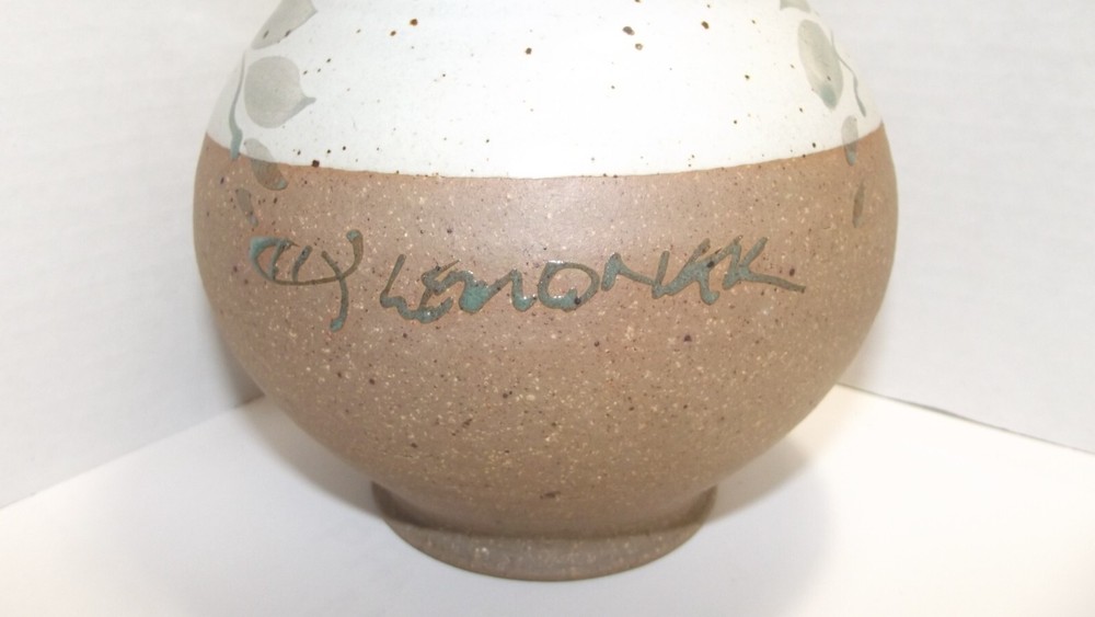7" Beautiful Signed Studio Art Pottery Vase