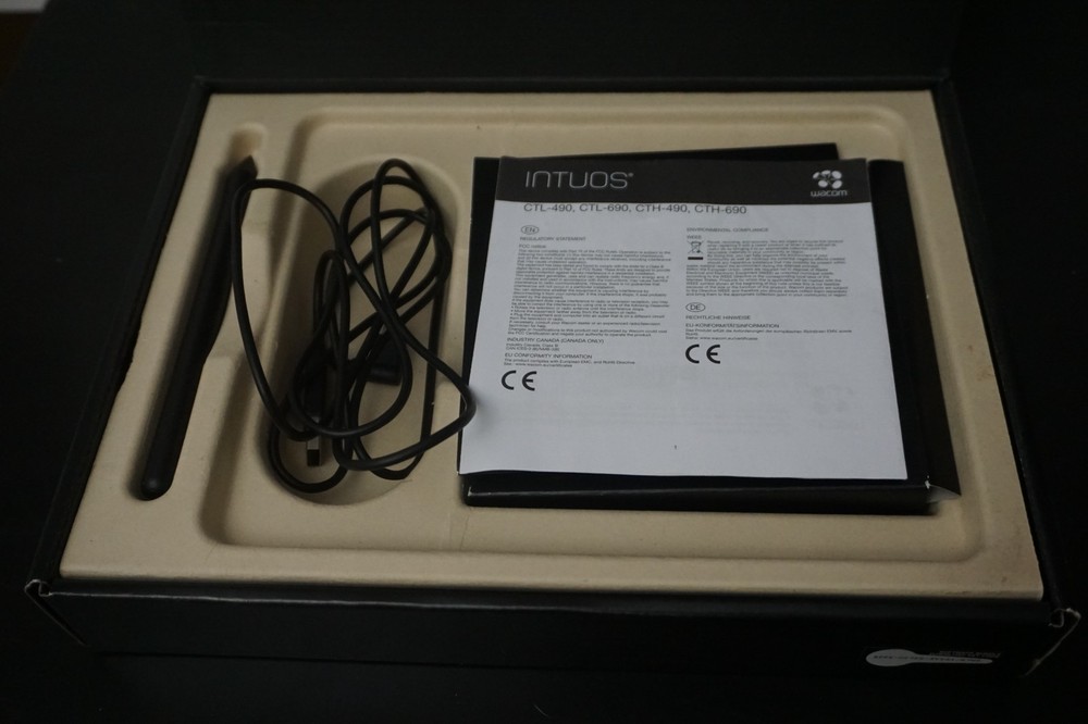 Wacom Intuos Draw CTL490 USB Wired Digital Drawing and Graphics Tablet - White