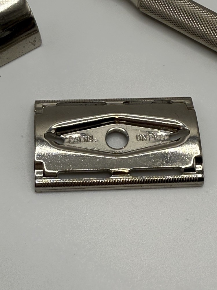 Vintage Gillette DE Razor With Gillette Logo On Head