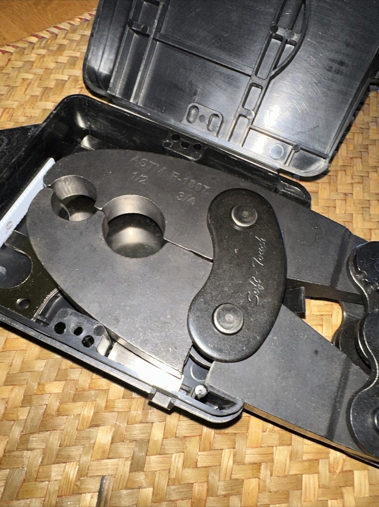 SharkBite 865896 PEX Crimp Ring Tool Kit